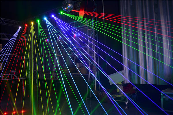 BY-LY1 2W/4W RGB moving head laser light